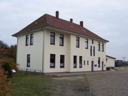 Bahnhofsgebäude Gnarrenburg. Hier ist das Glasmuseum beheimatet.